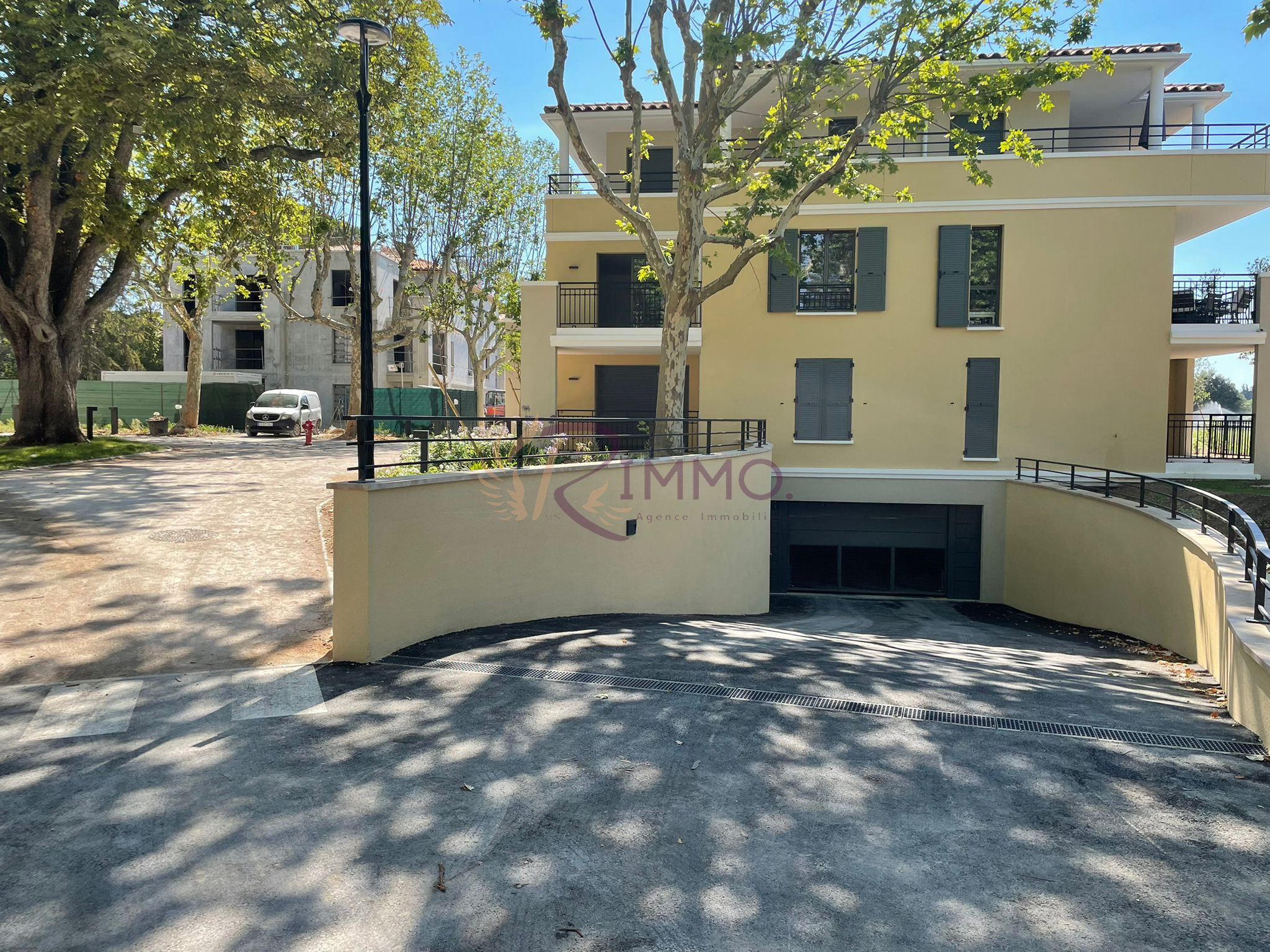 Location PUYRICARD GARAGE FERME DANS RESIDENCE NEUVE UN JARDIN EN P location-puyricard-garage-ferme-dans-residence-neuve-un-jardin-en-p
